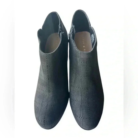 NWOB Kelly & Katie Black Textured Heeled Booties | Size 10 - Picture 3 of 10
